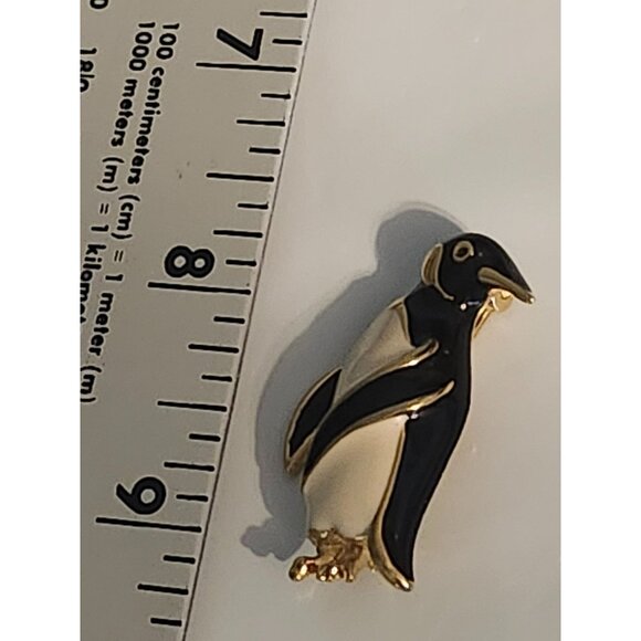Vintage Gerry's Penguin Enamel Gold-Tone Brooch Pin - Picture 4 of 4